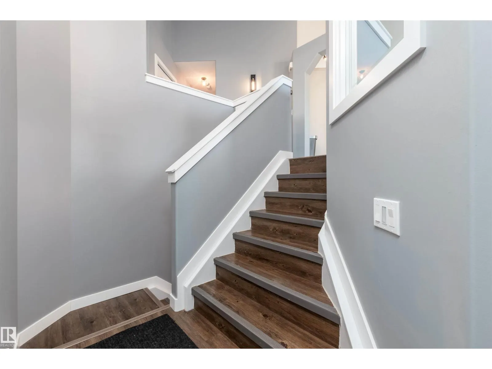 225 FORREST DR