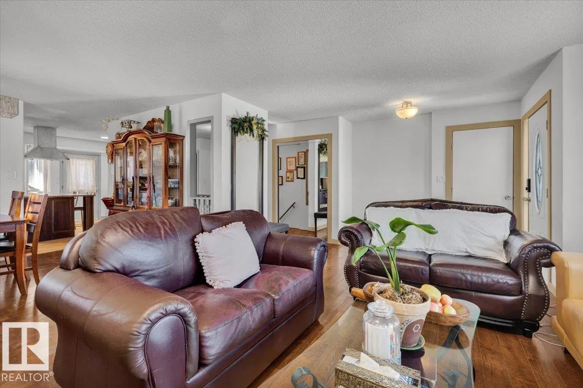 3736 48 ST NW