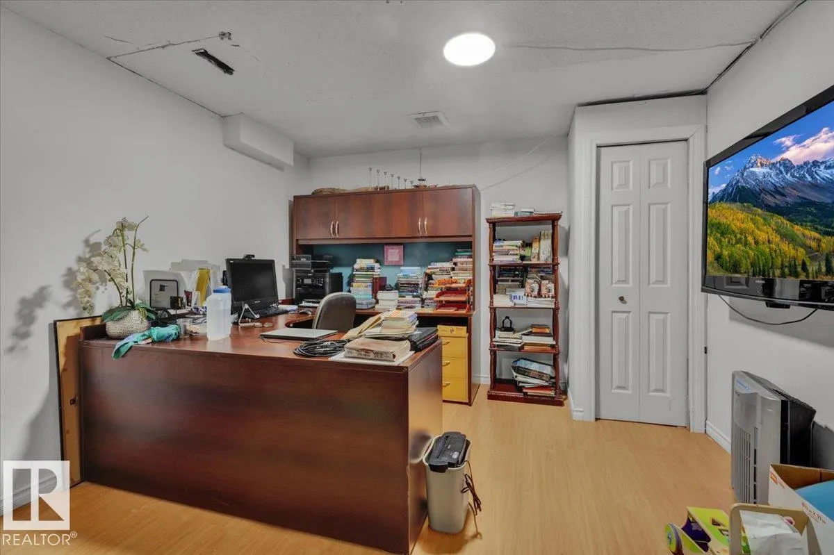 3736 48 ST NW