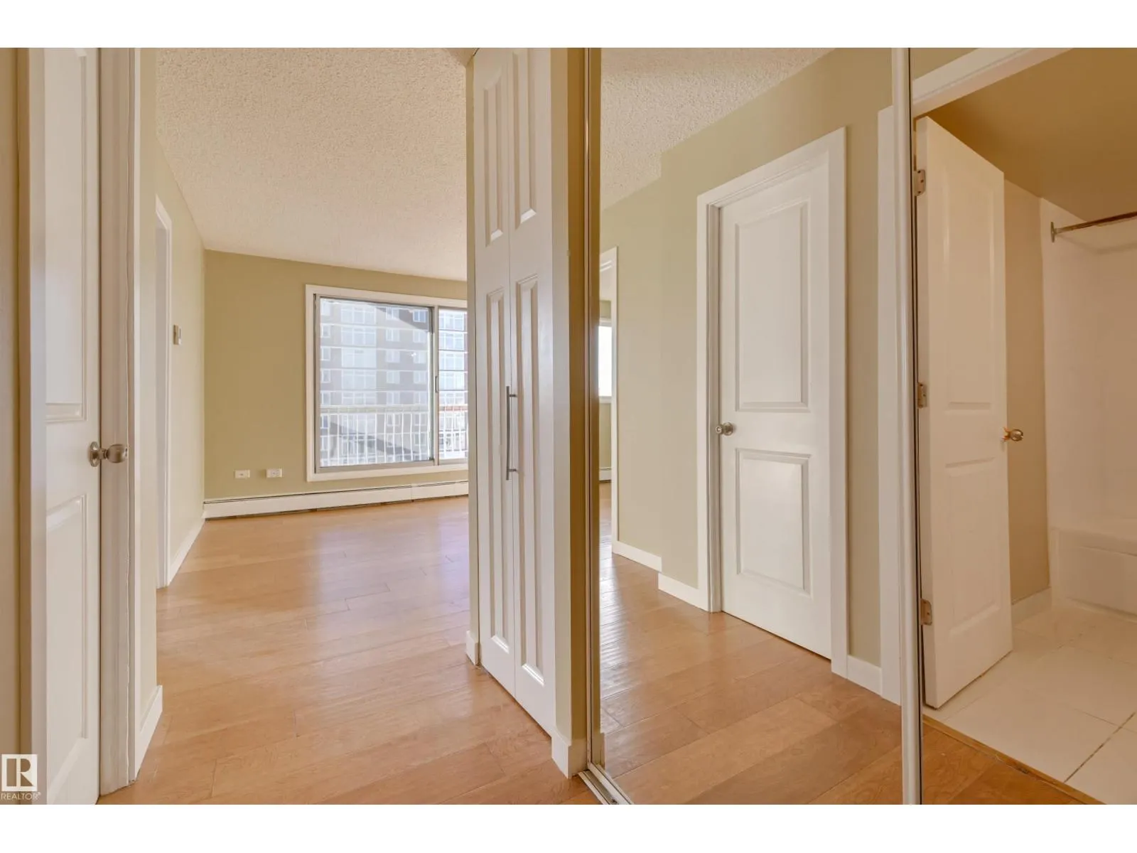 #905 10150 117 ST NW