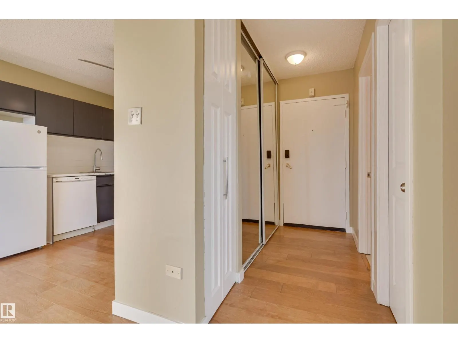 #905 10150 117 ST NW