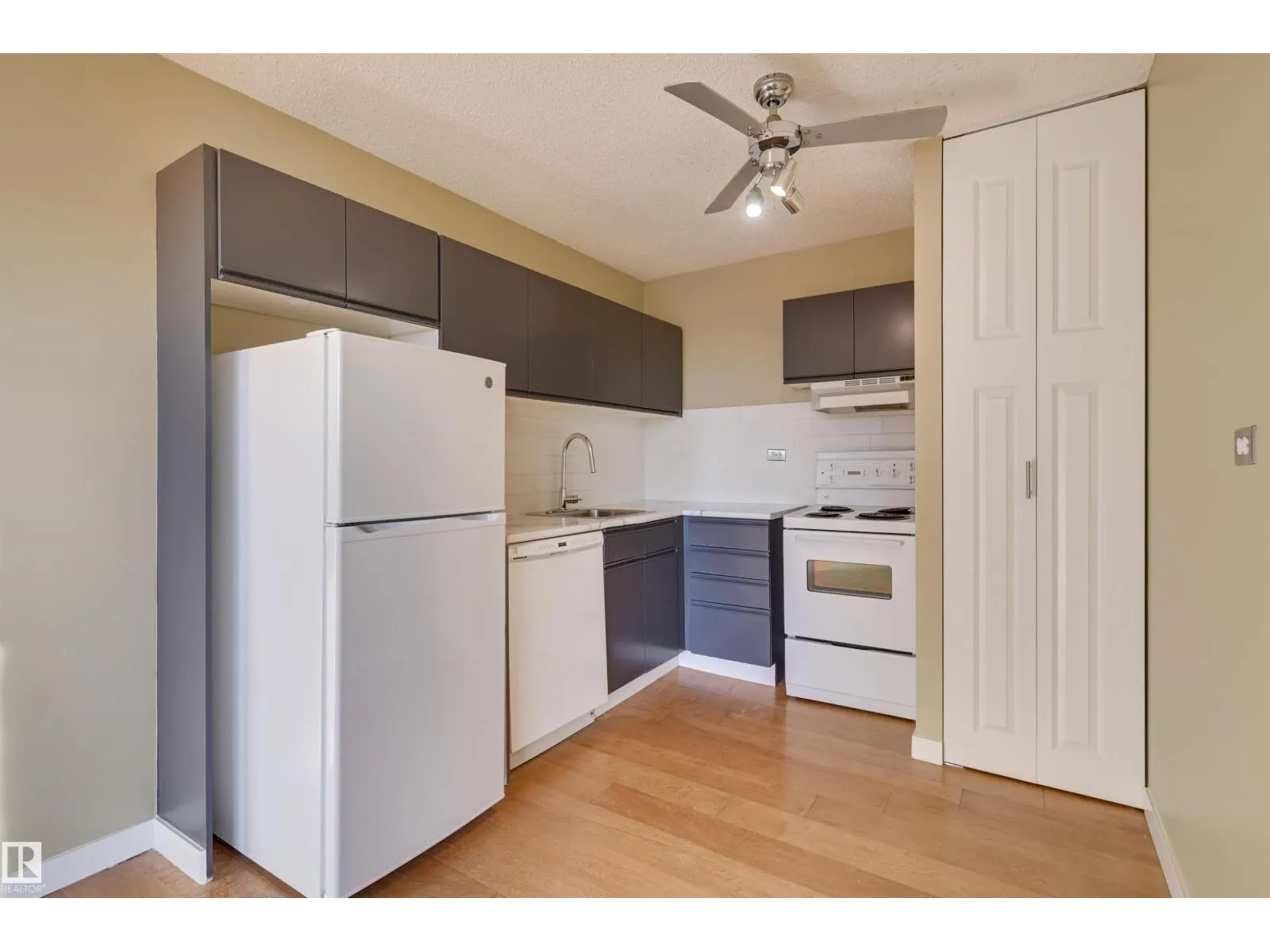 #905 10150 117 ST NW