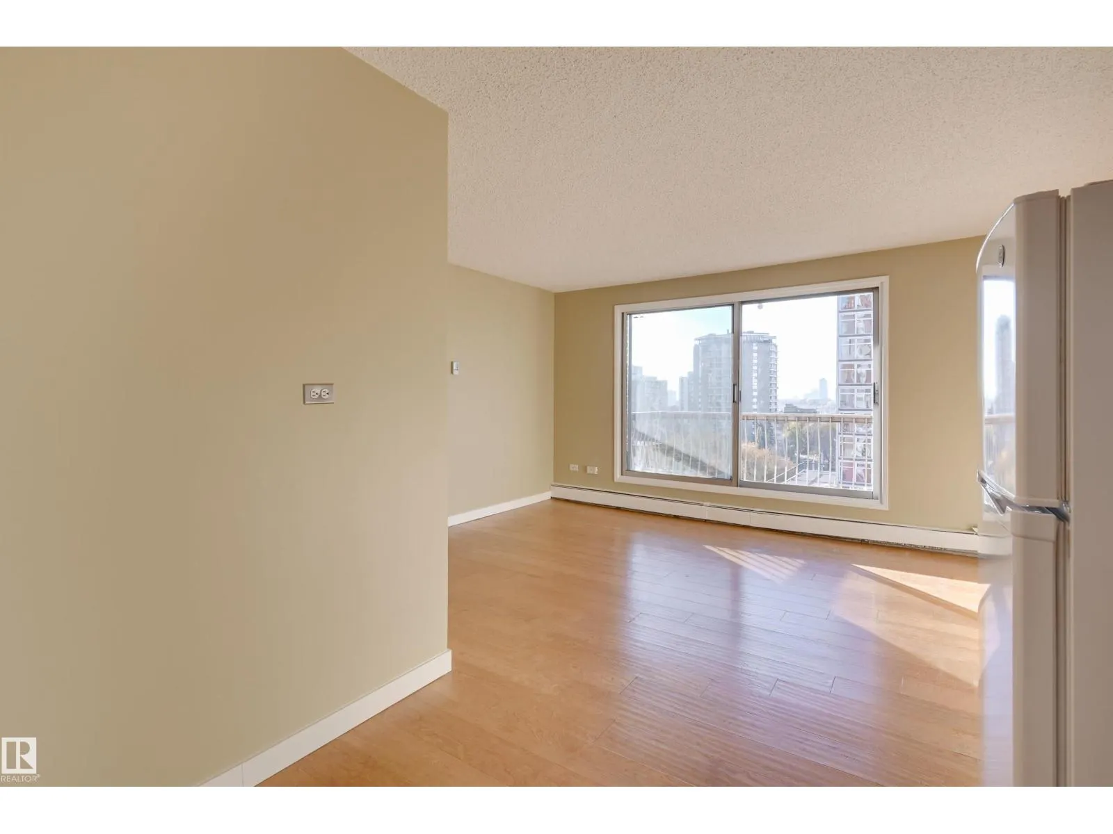 #905 10150 117 ST NW
