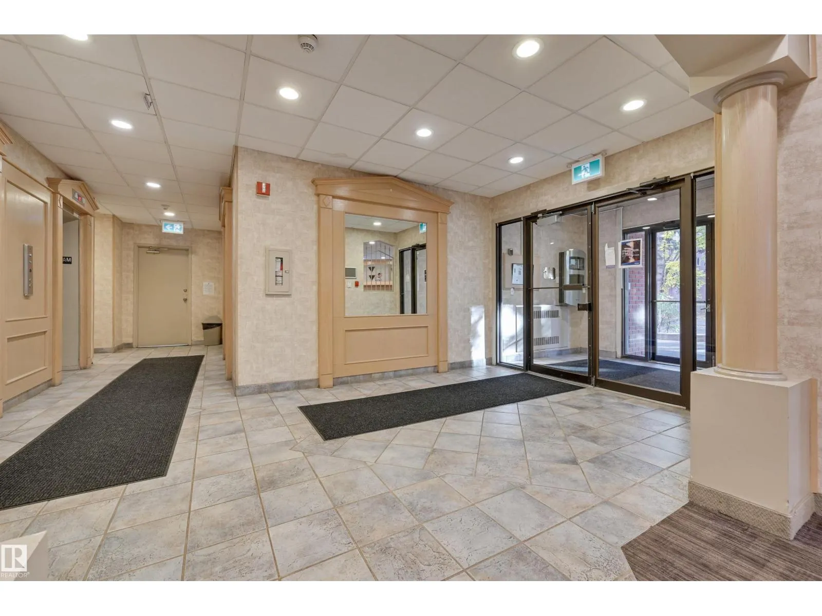 #905 10150 117 ST NW