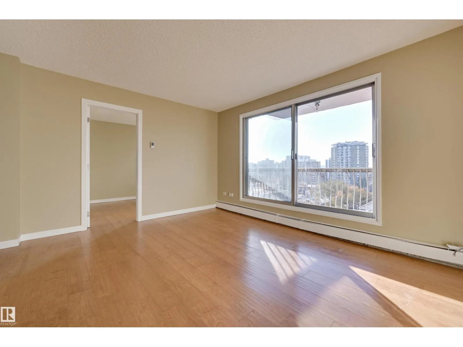 #905 10150 117 ST NW