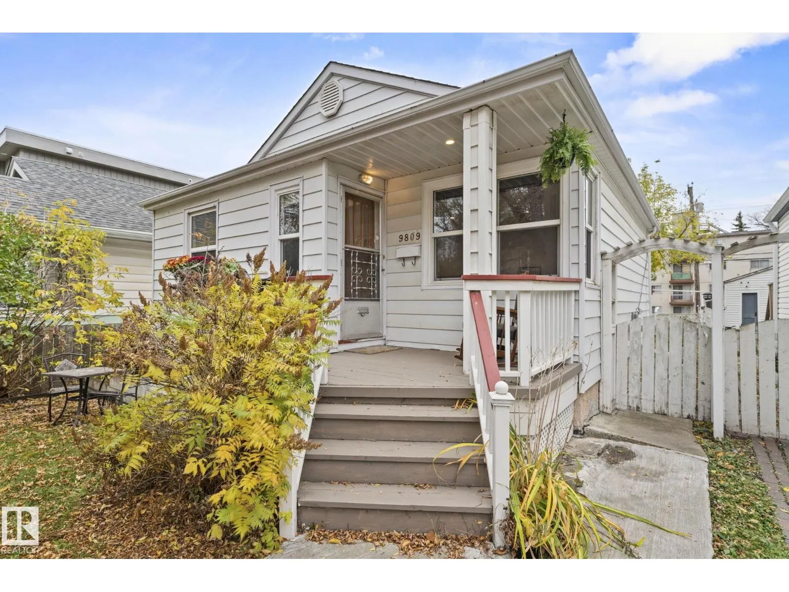 9809 83 AV NW