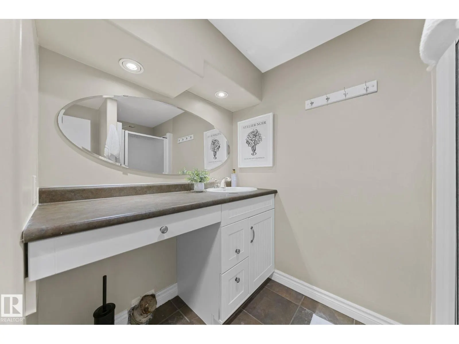 9809 83 AV NW