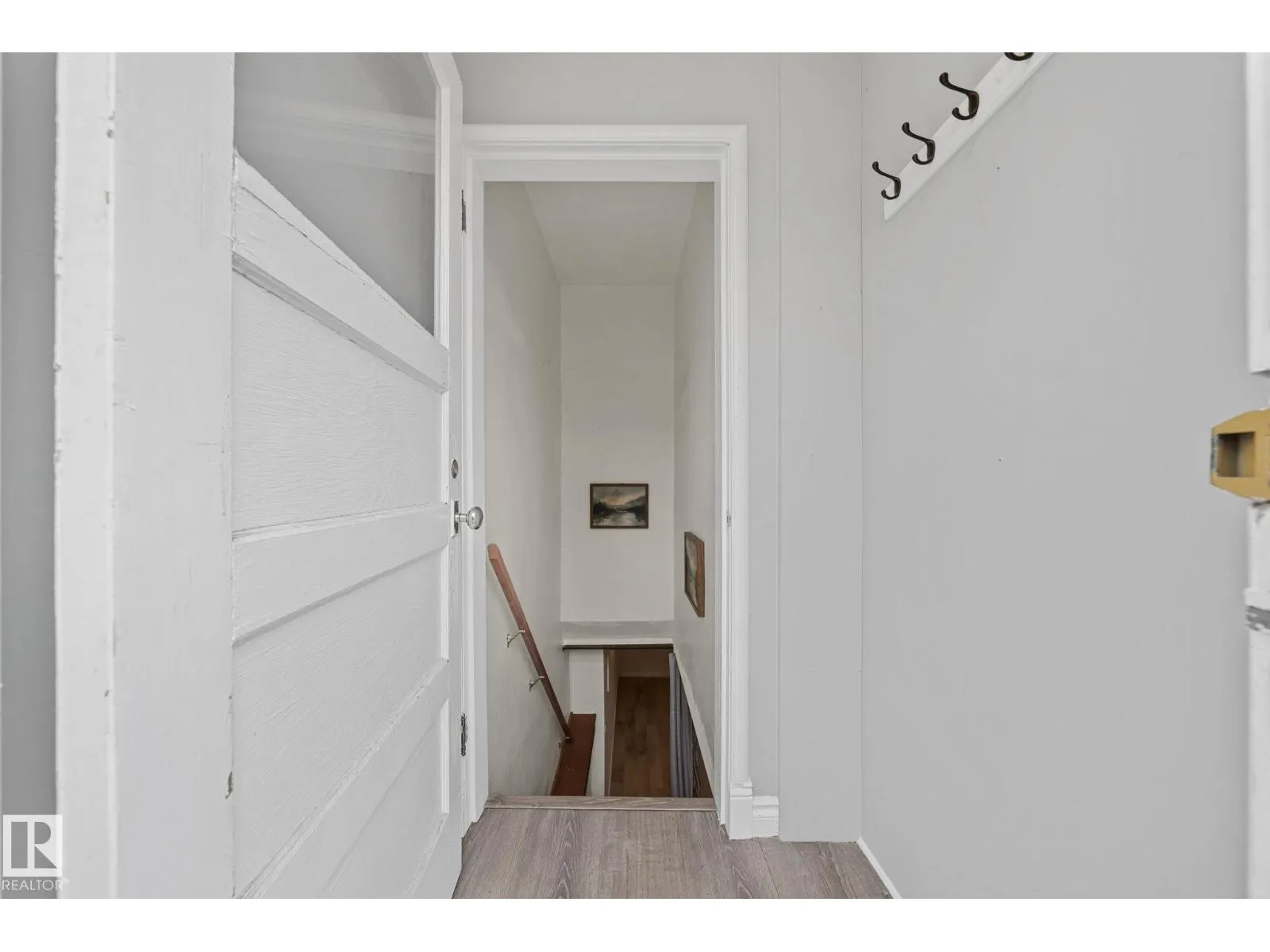 9809 83 AV NW