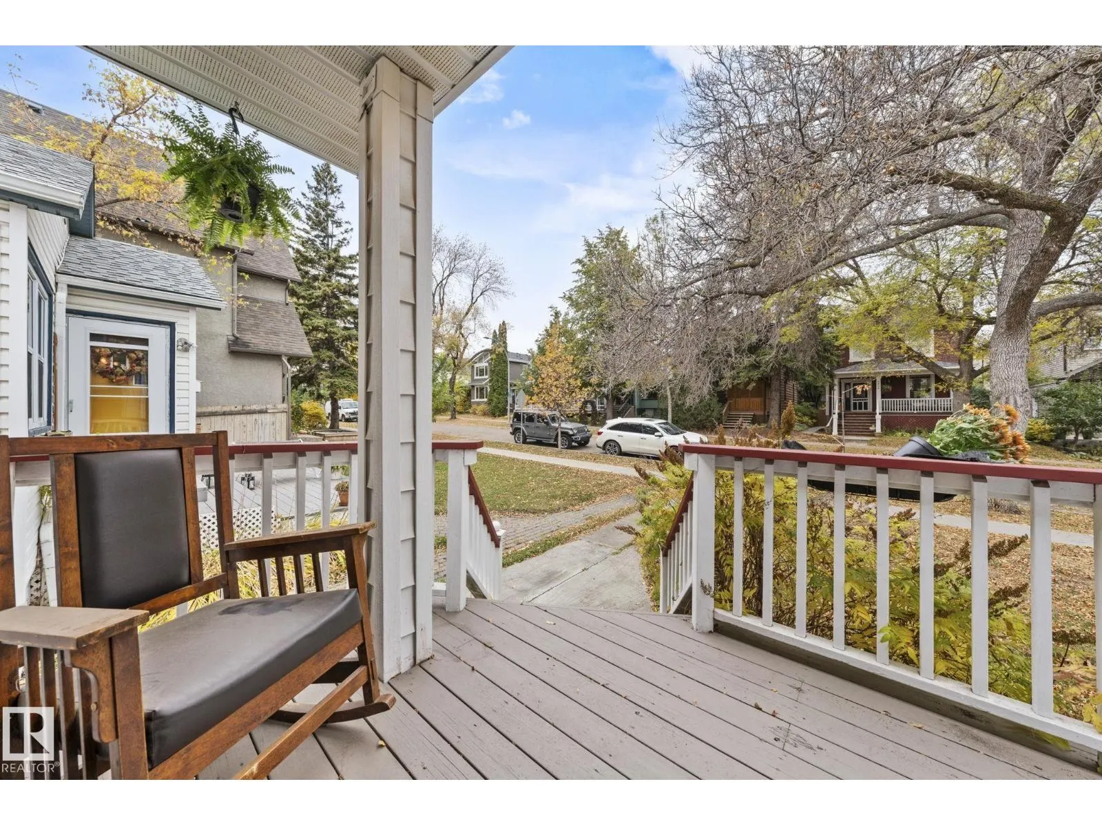 9809 83 AV NW
