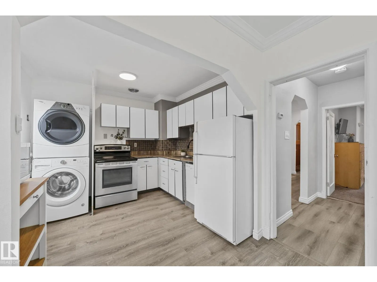 9809 83 AV NW