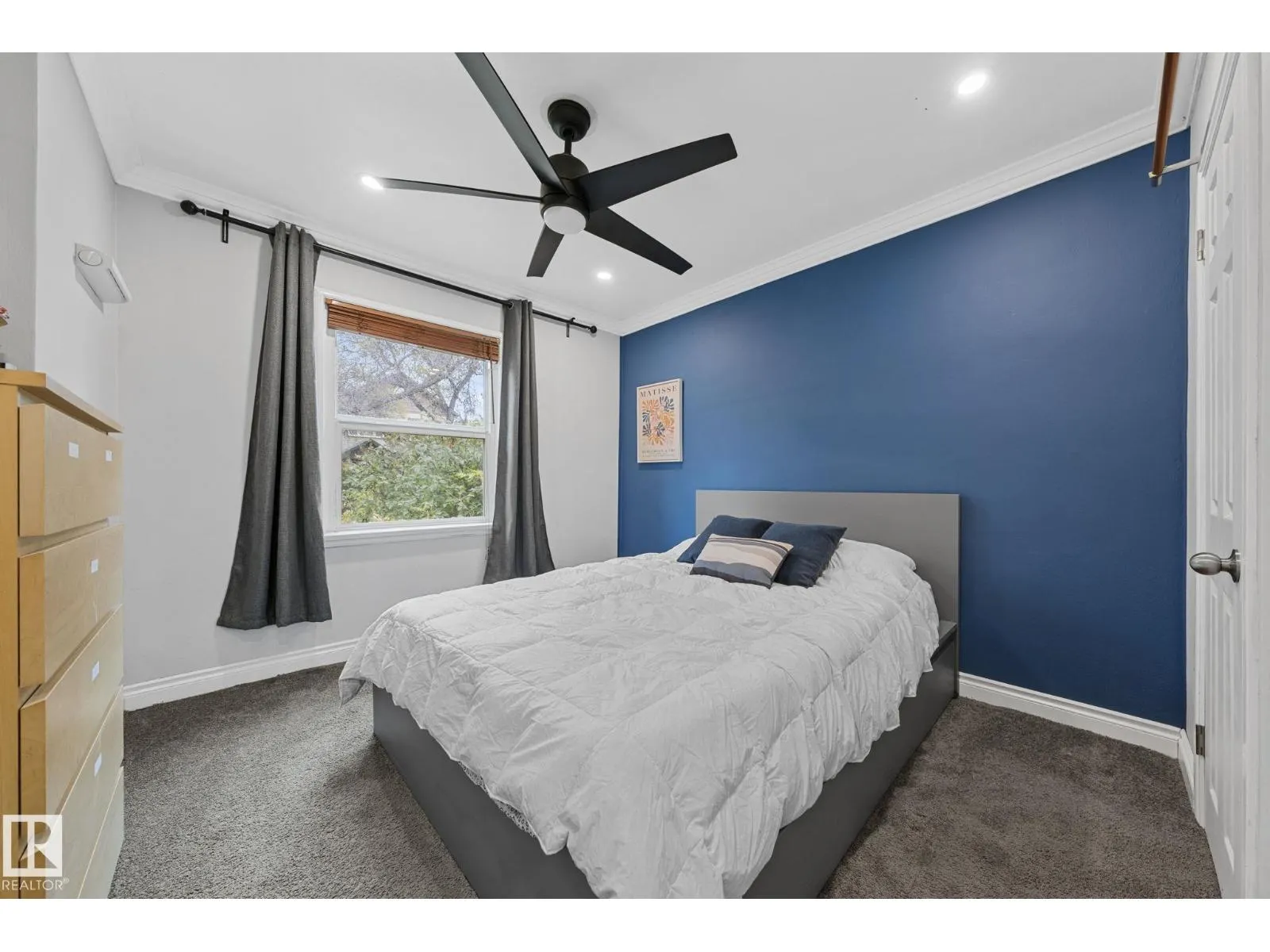 9809 83 AV NW
