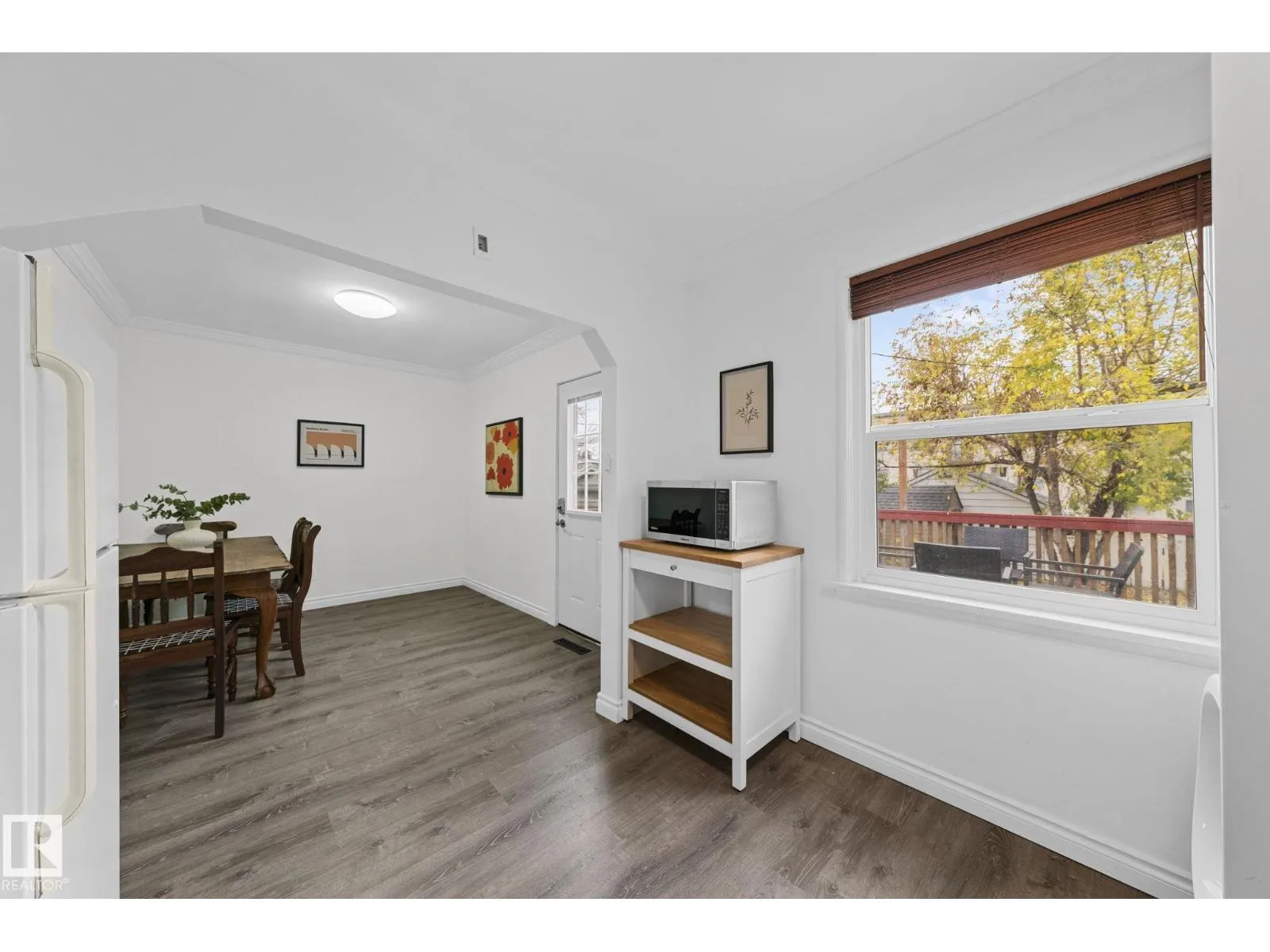 9809 83 AV NW
