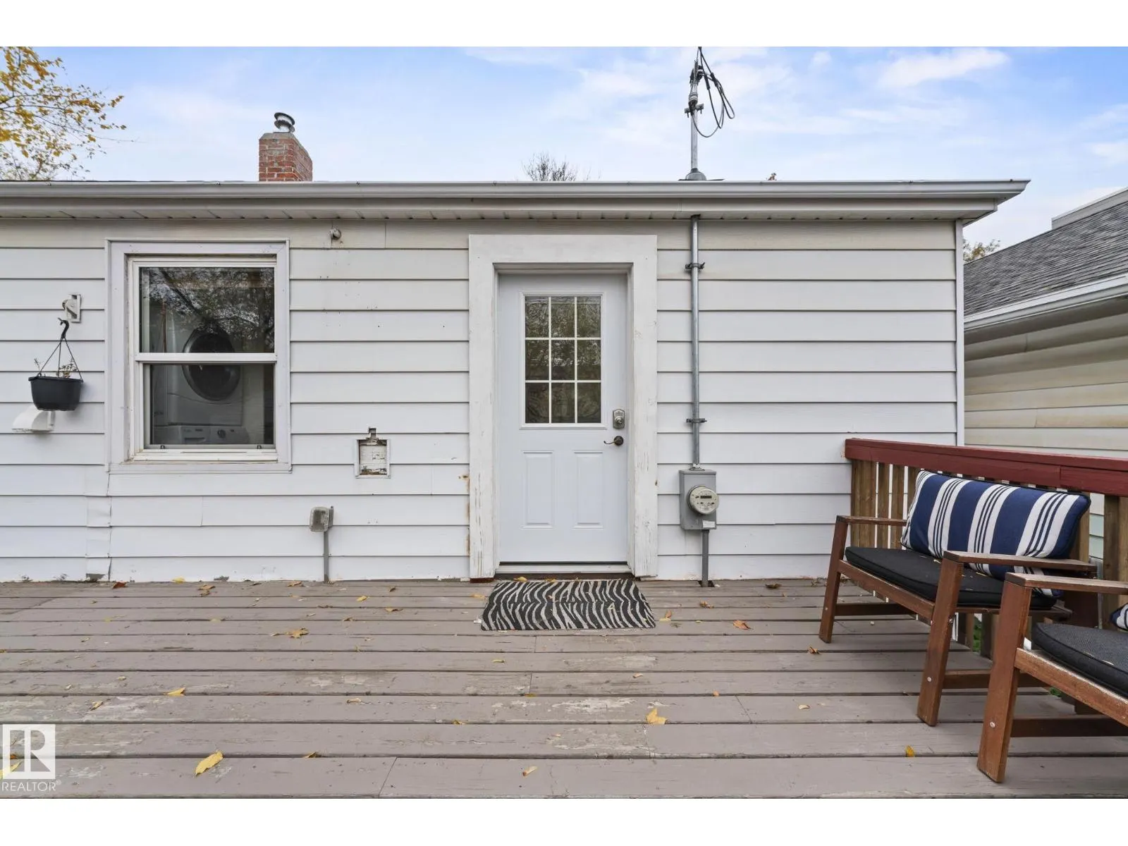 9809 83 AV NW