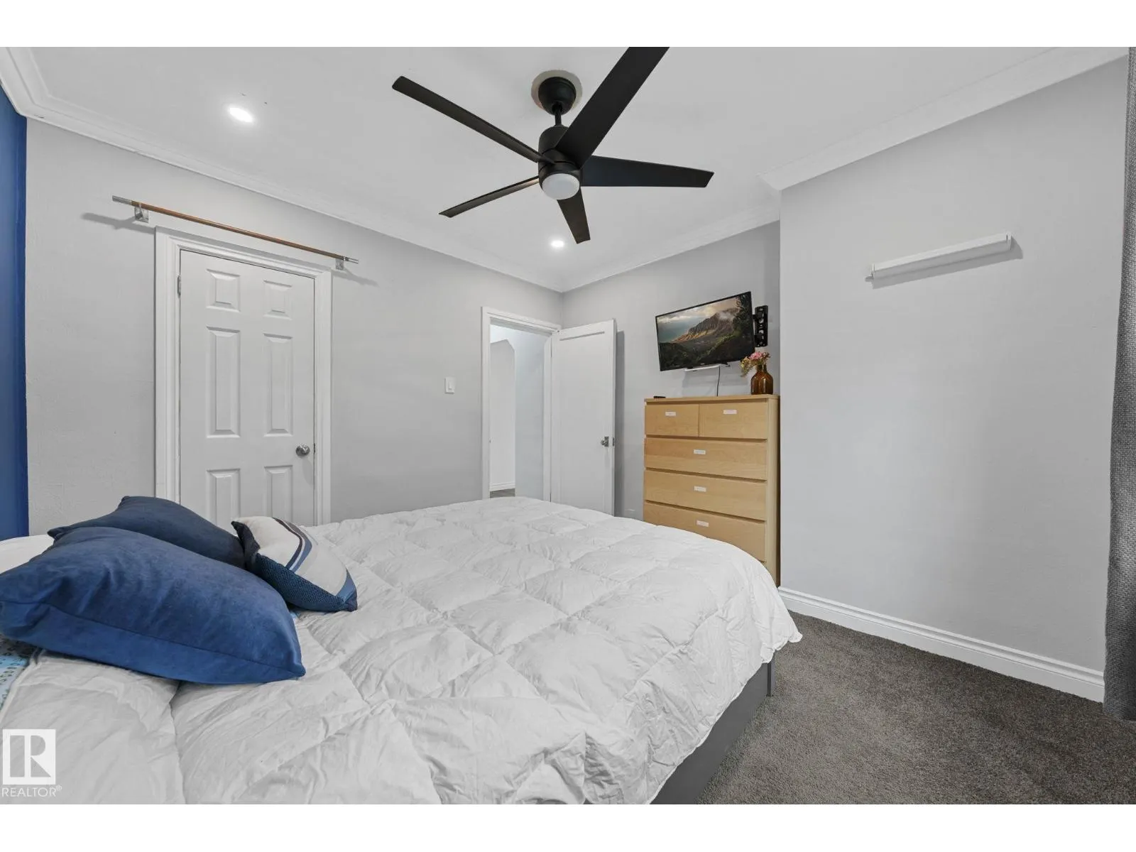 9809 83 AV NW