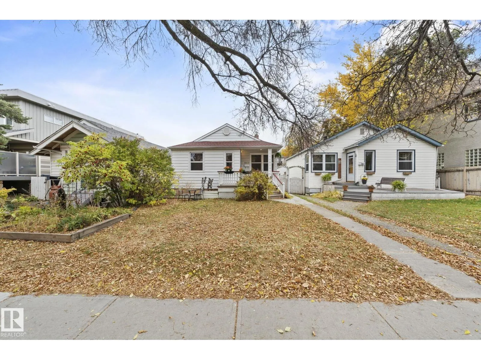 9809 83 AV NW