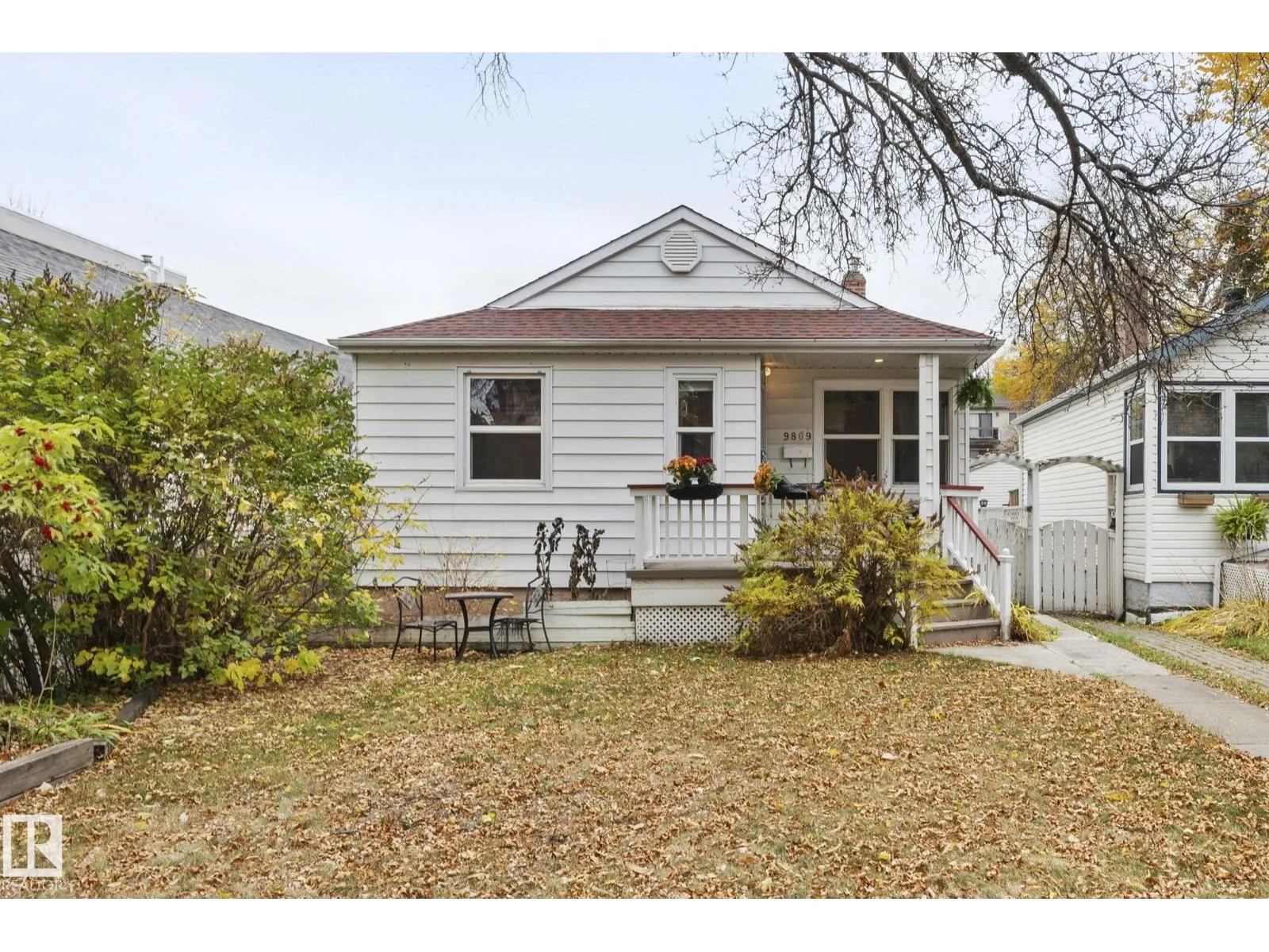 9809 83 AV NW