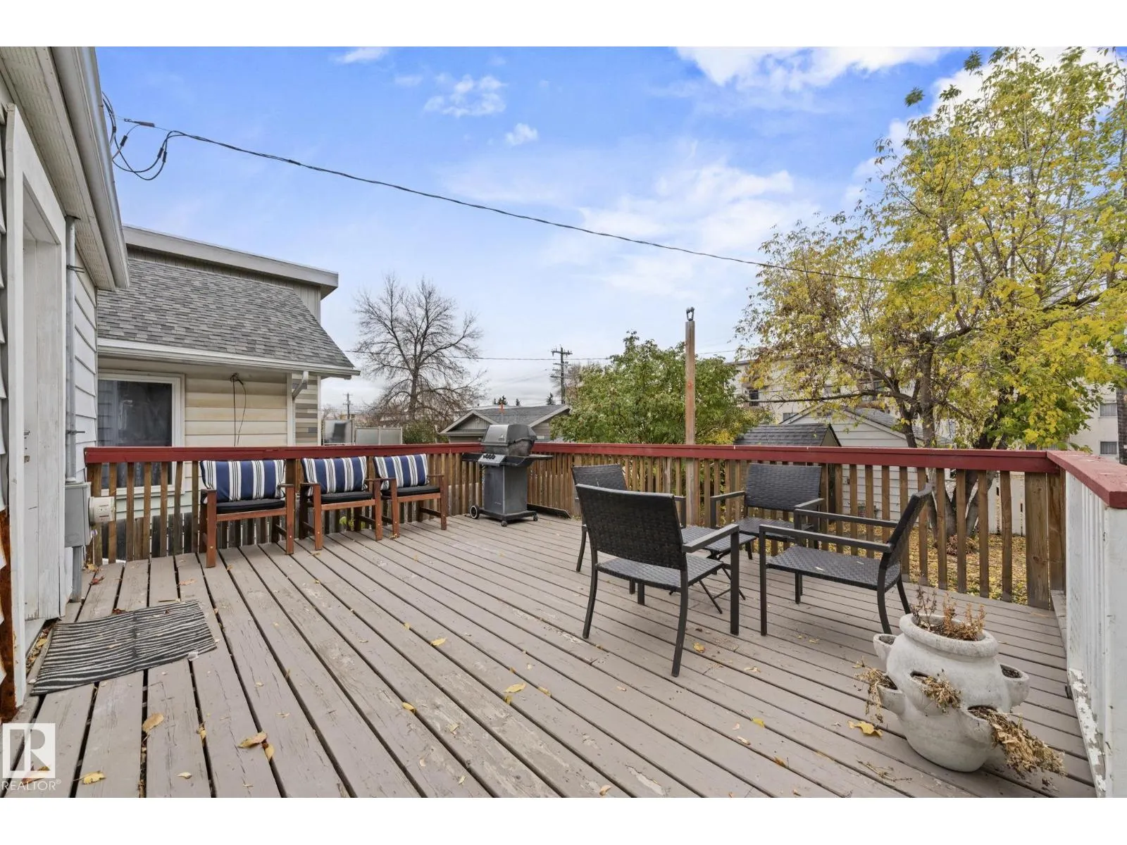 9809 83 AV NW