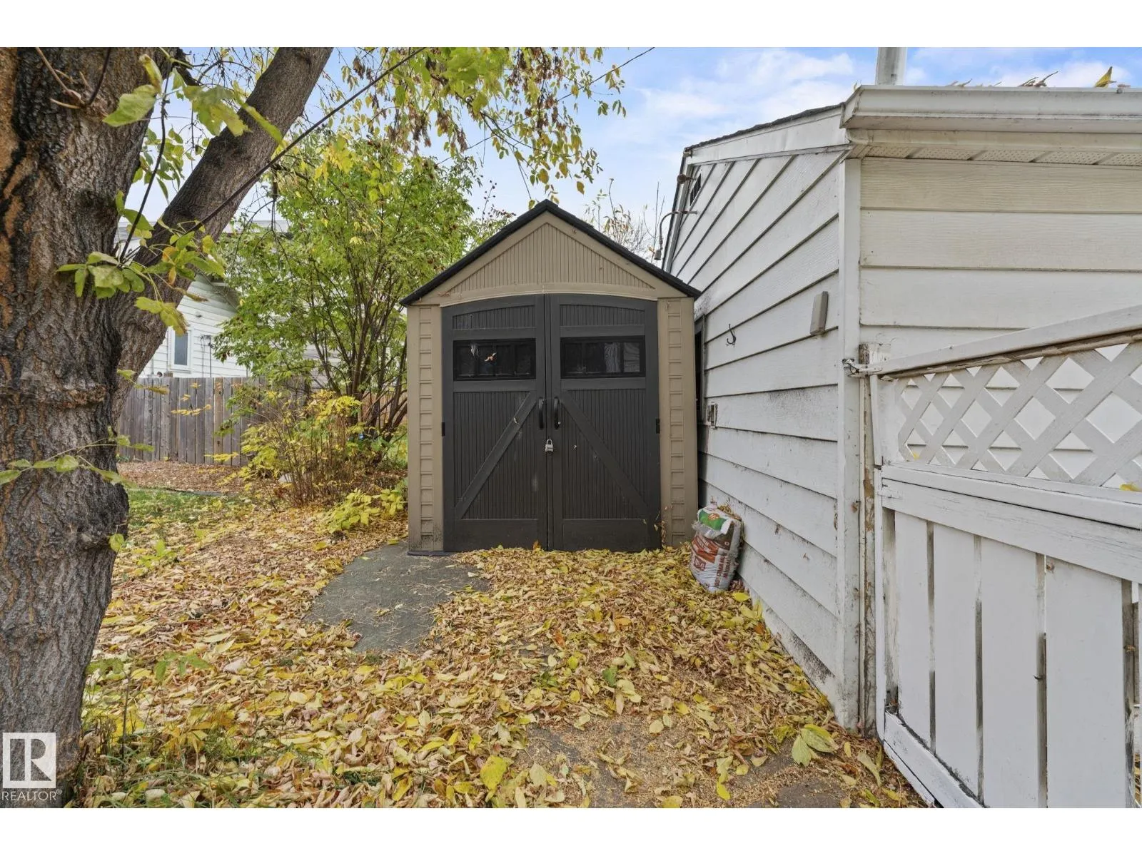 9809 83 AV NW