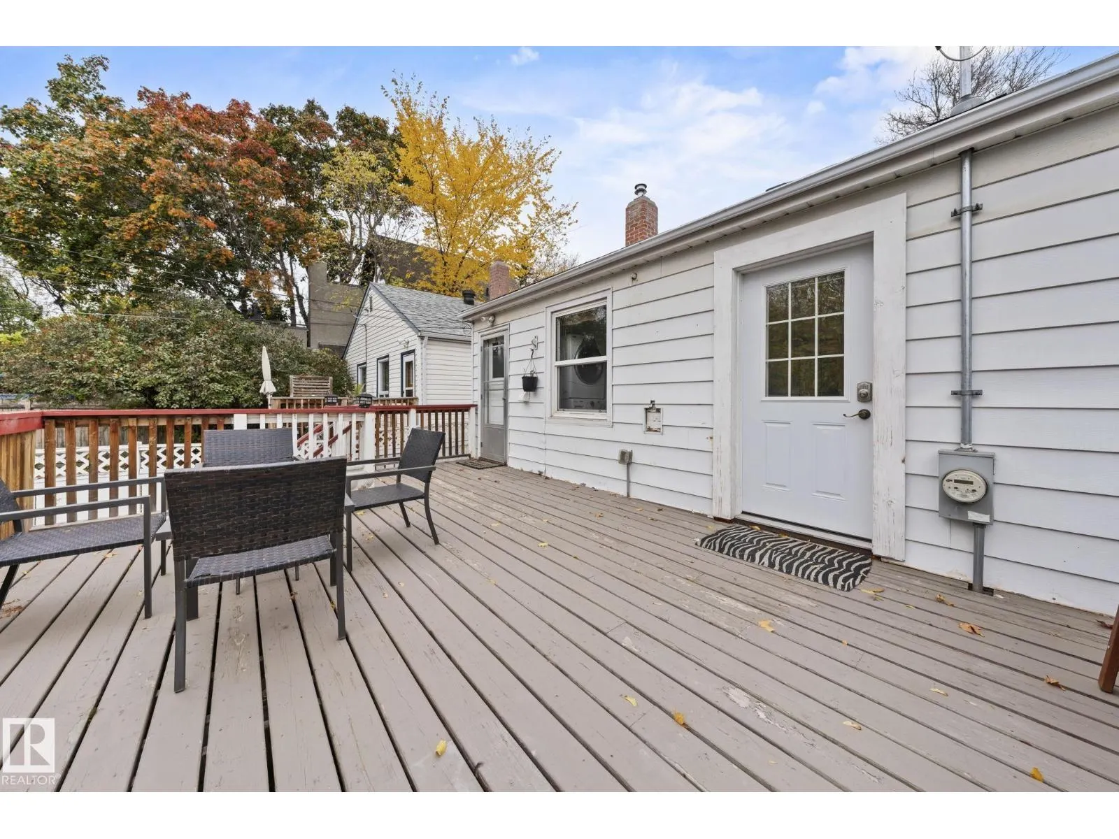 9809 83 AV NW