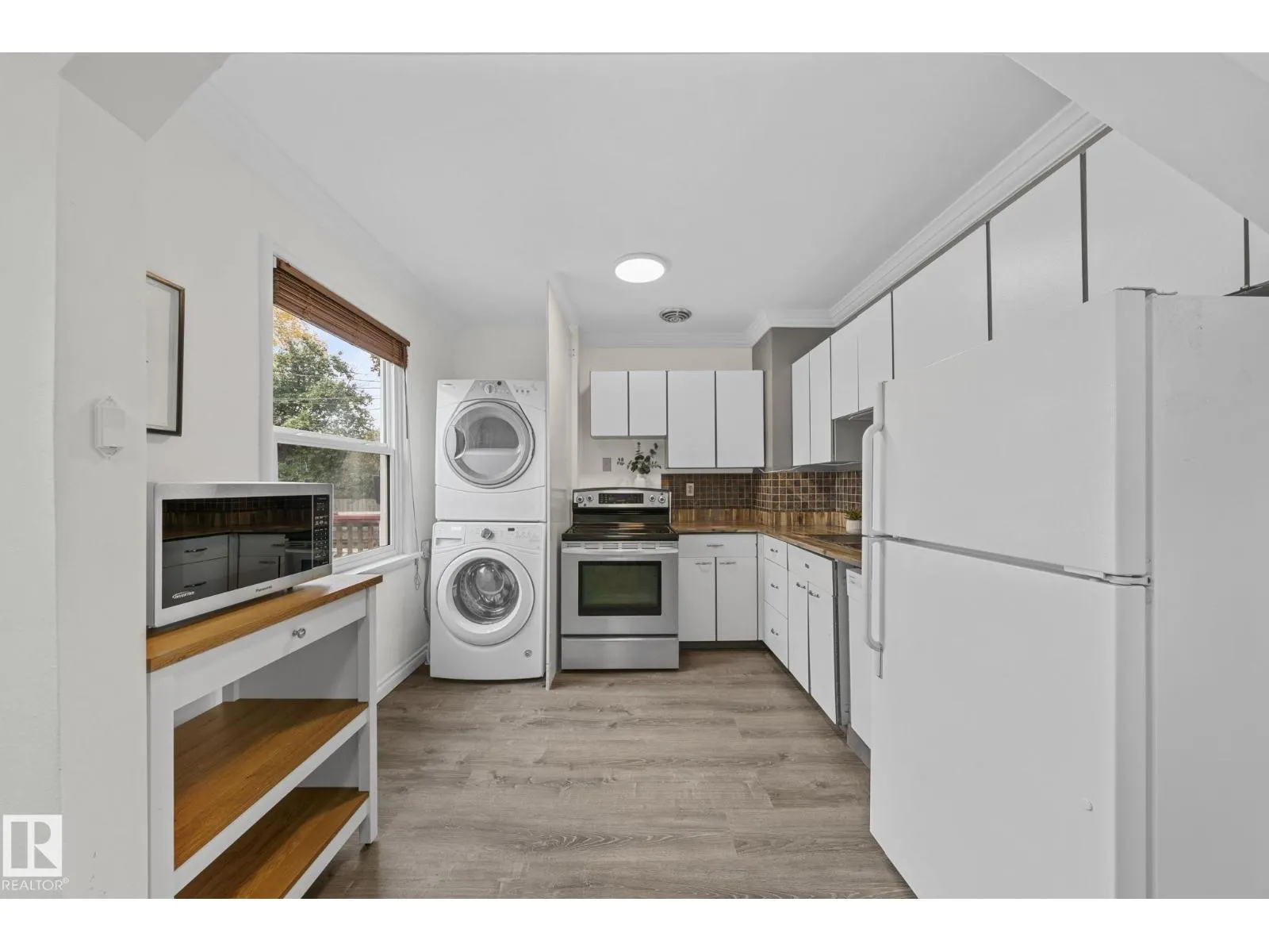 9809 83 AV NW