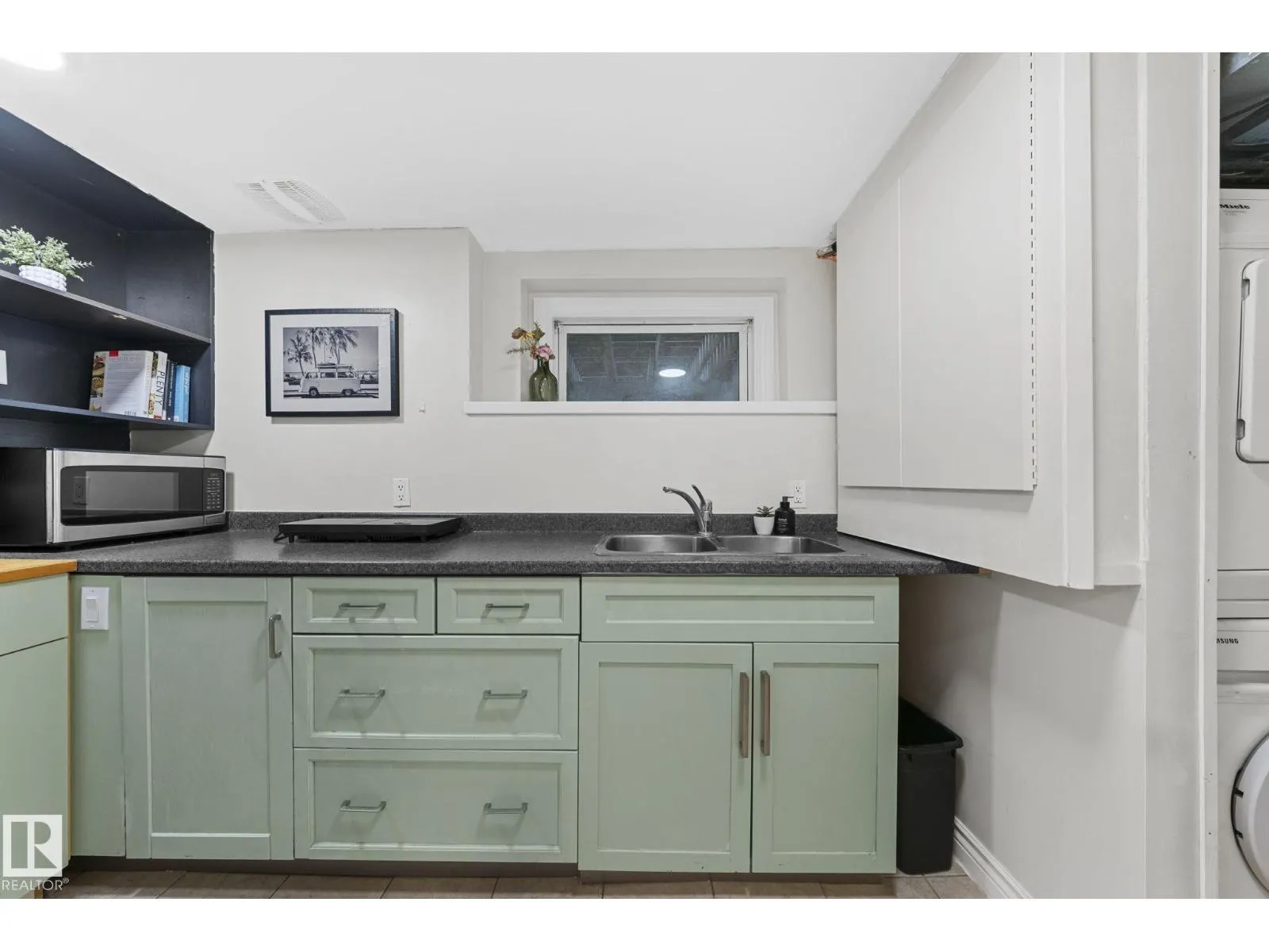 9809 83 AV NW