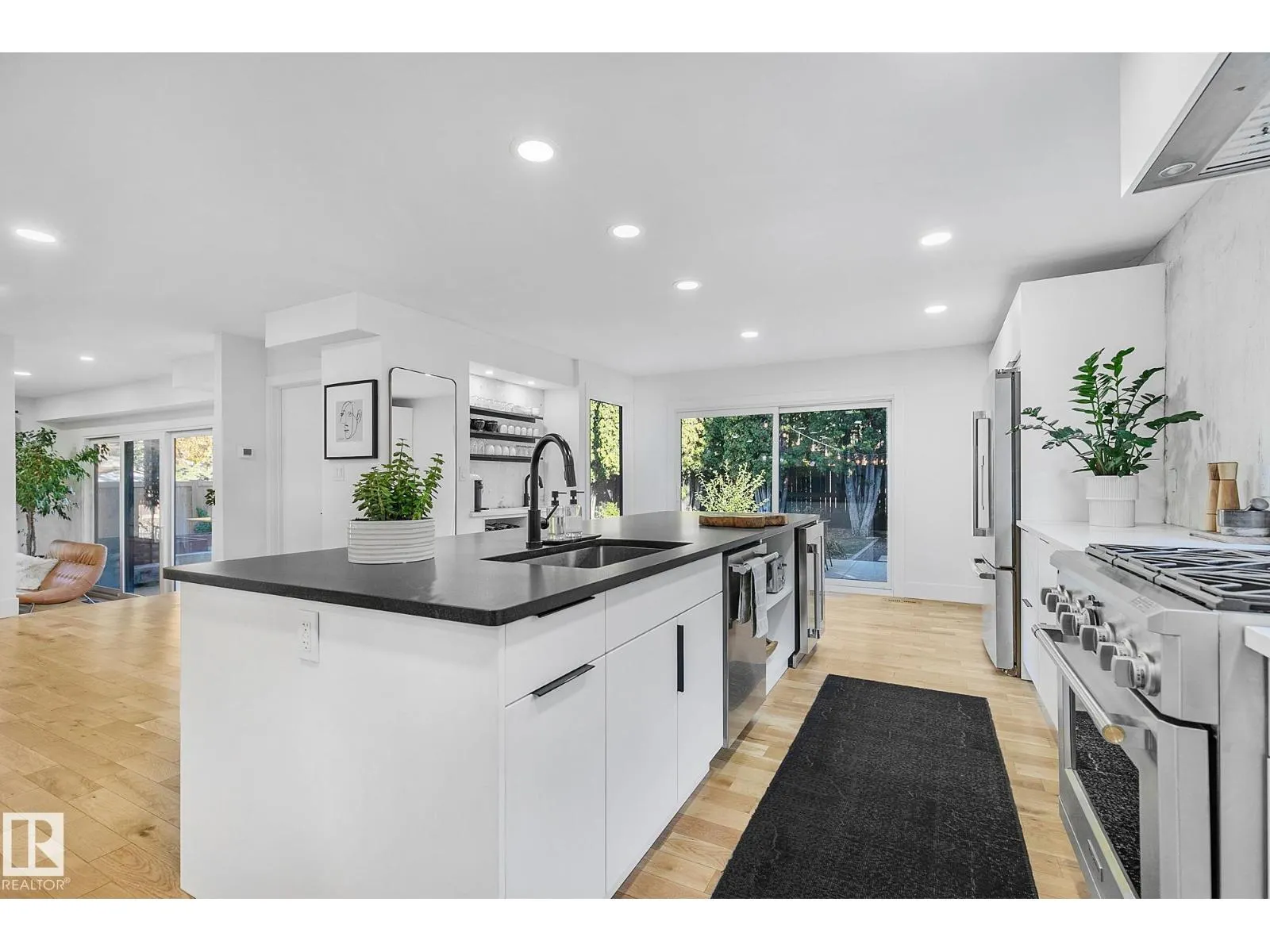 100 WOLF WILLOW CR NW