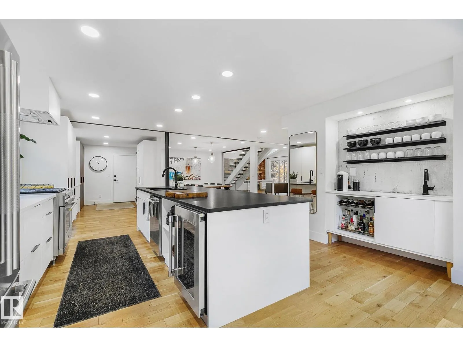 100 WOLF WILLOW CR NW
