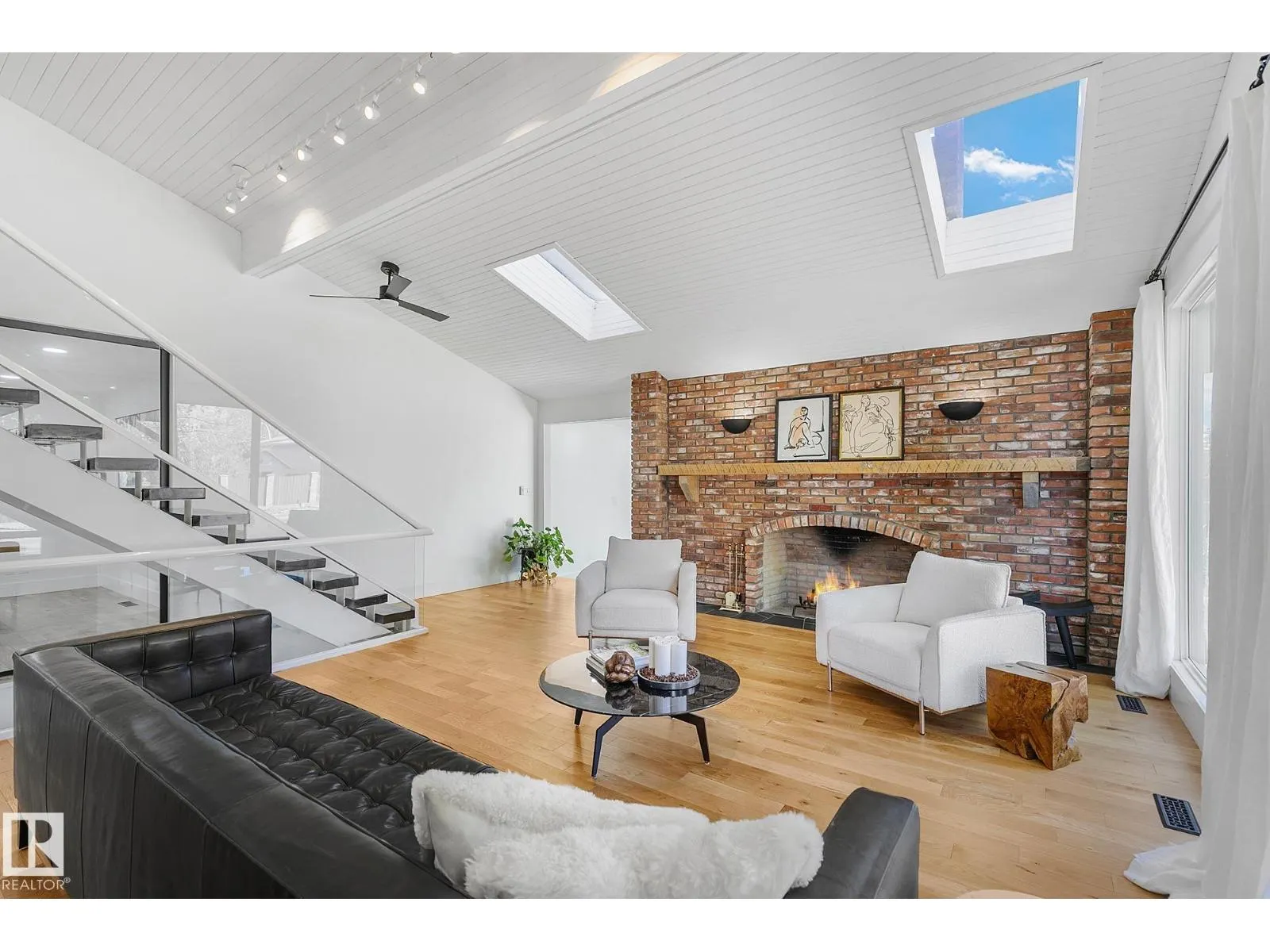 100 WOLF WILLOW CR NW