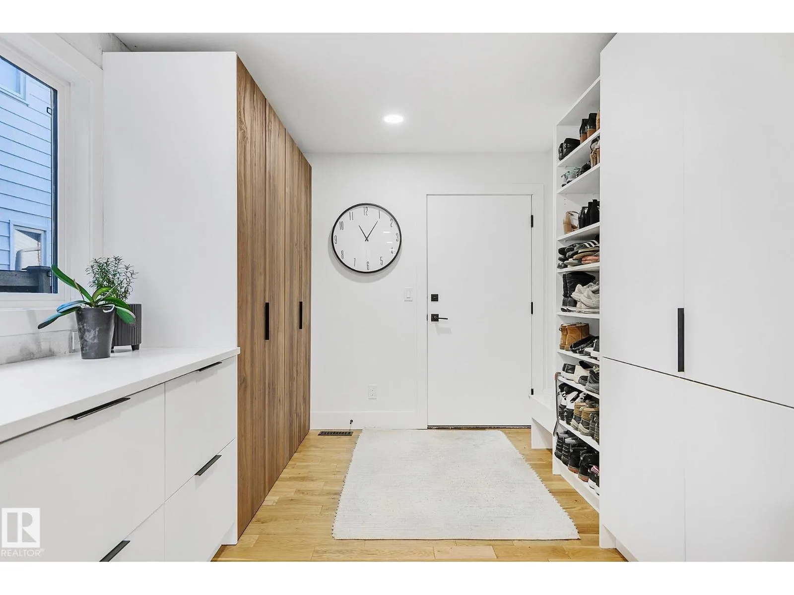 100 WOLF WILLOW CR NW