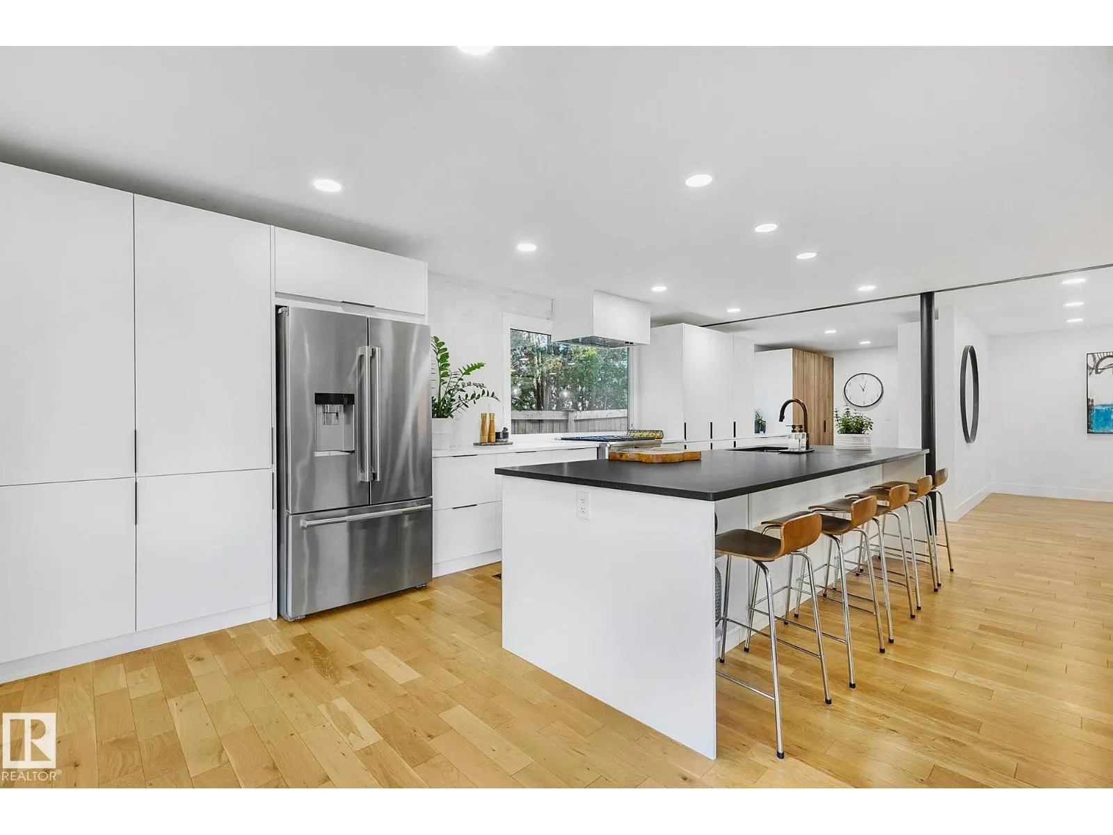 100 WOLF WILLOW CR NW