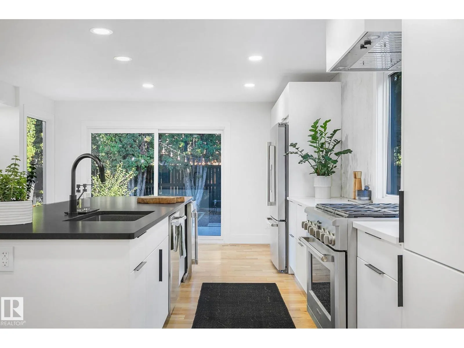 100 WOLF WILLOW CR NW