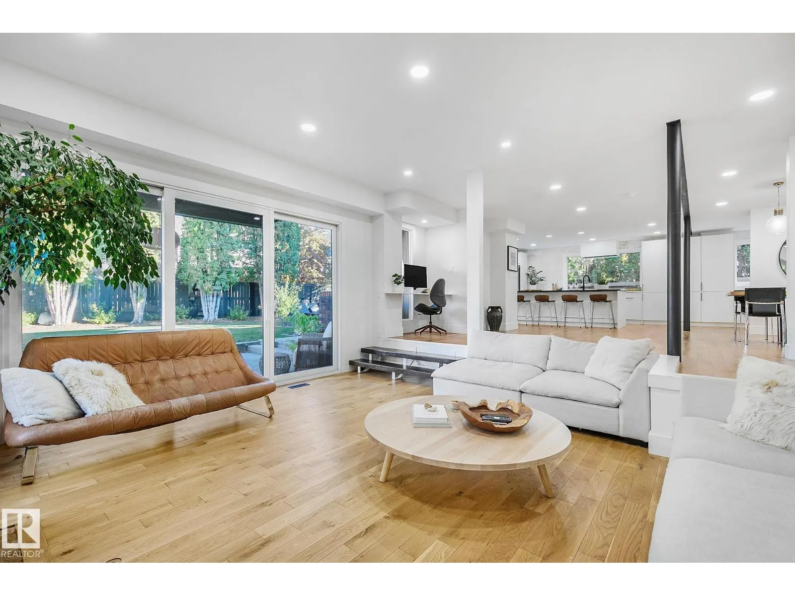 100 WOLF WILLOW CR NW