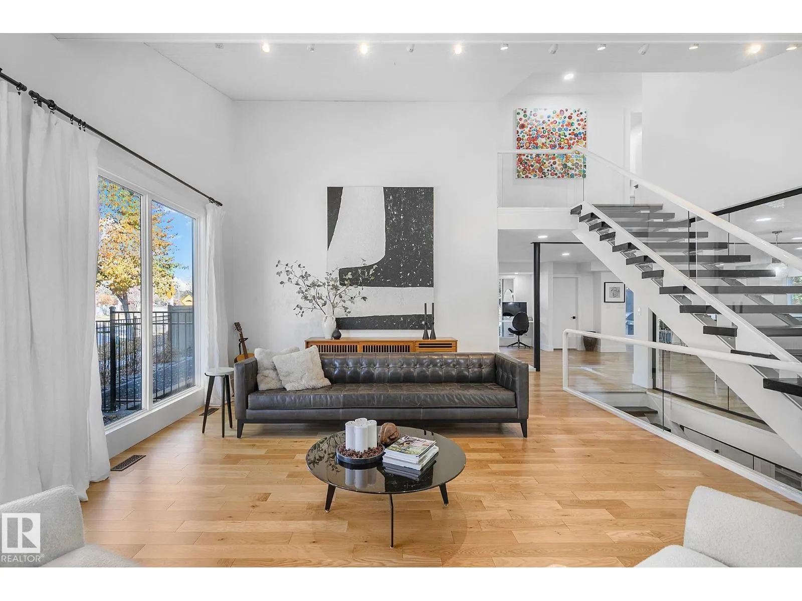 100 WOLF WILLOW CR NW