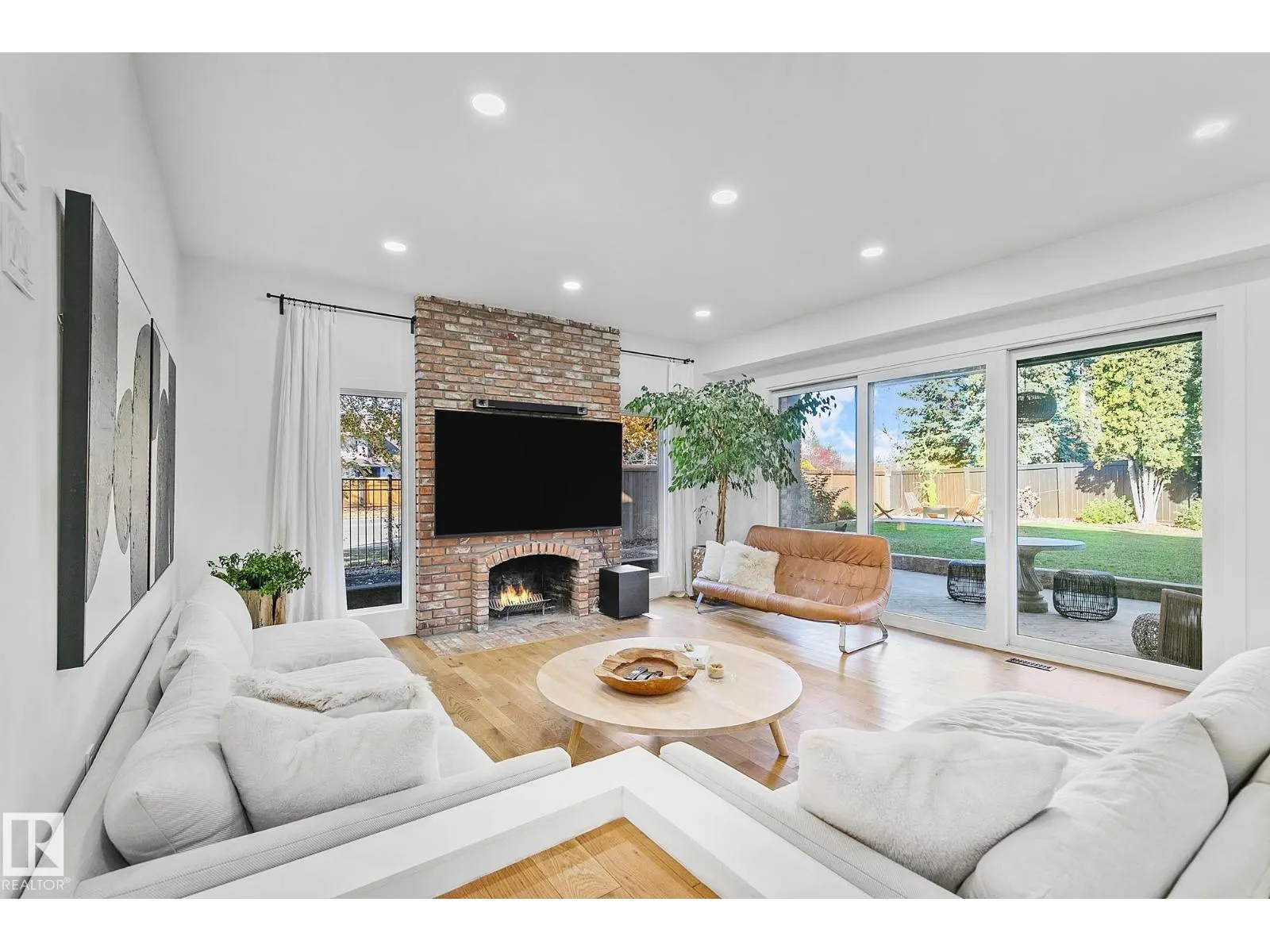 100 WOLF WILLOW CR NW