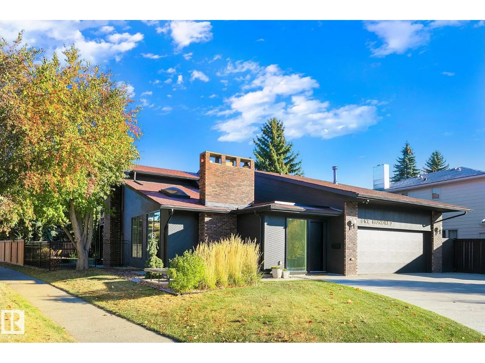 100 WOLF WILLOW CR NW