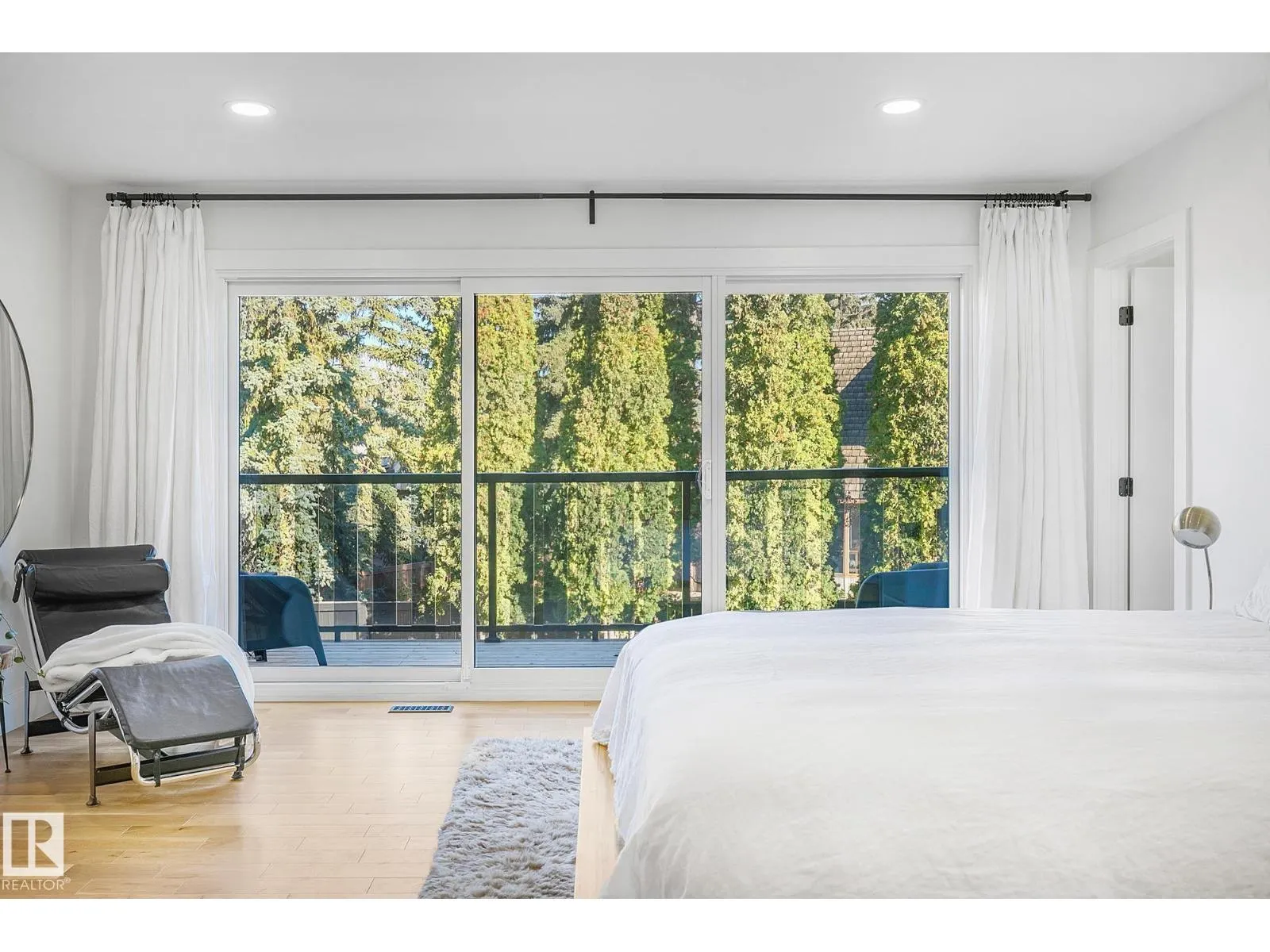 100 WOLF WILLOW CR NW