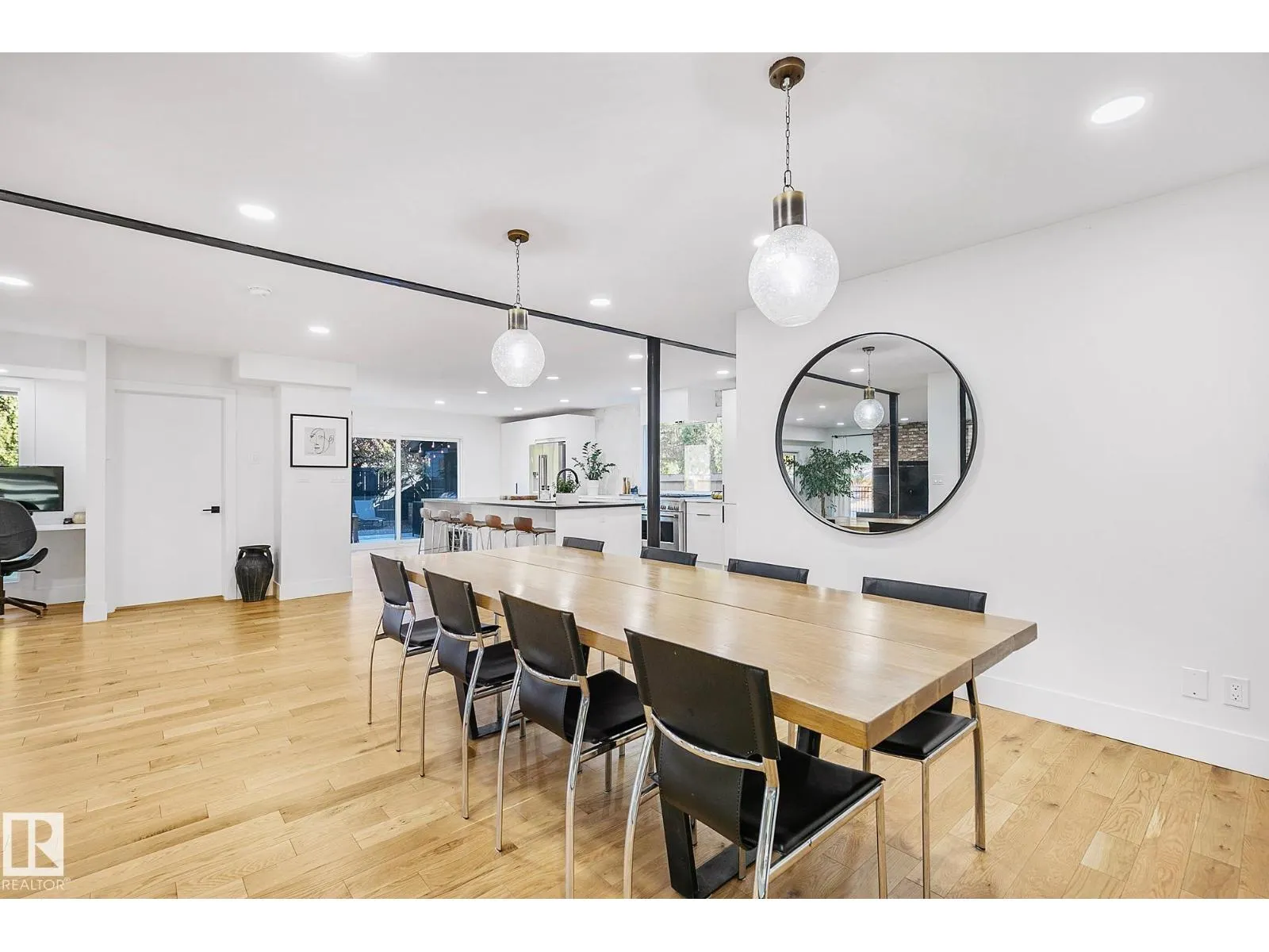 100 WOLF WILLOW CR NW
