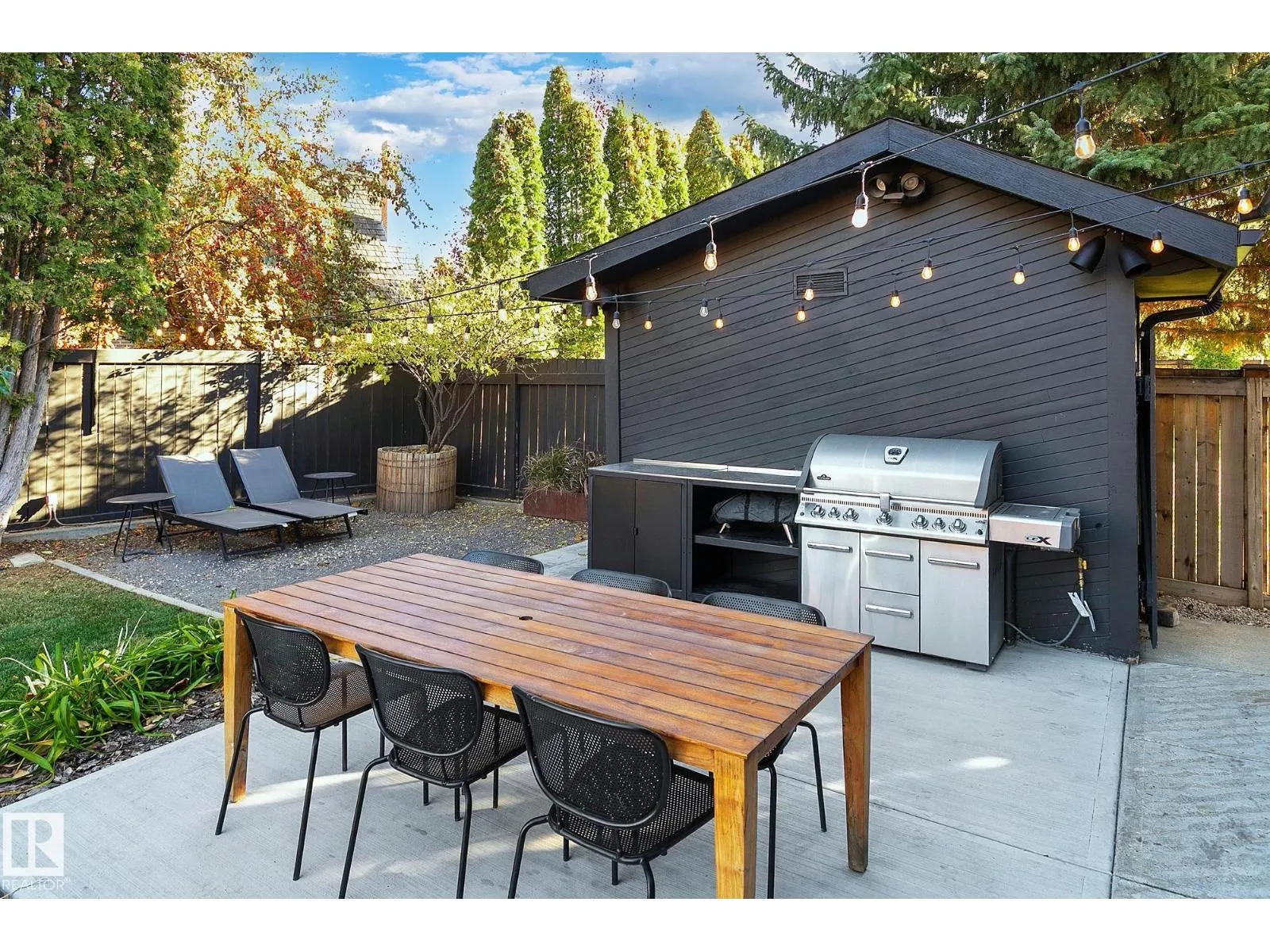 100 WOLF WILLOW CR NW