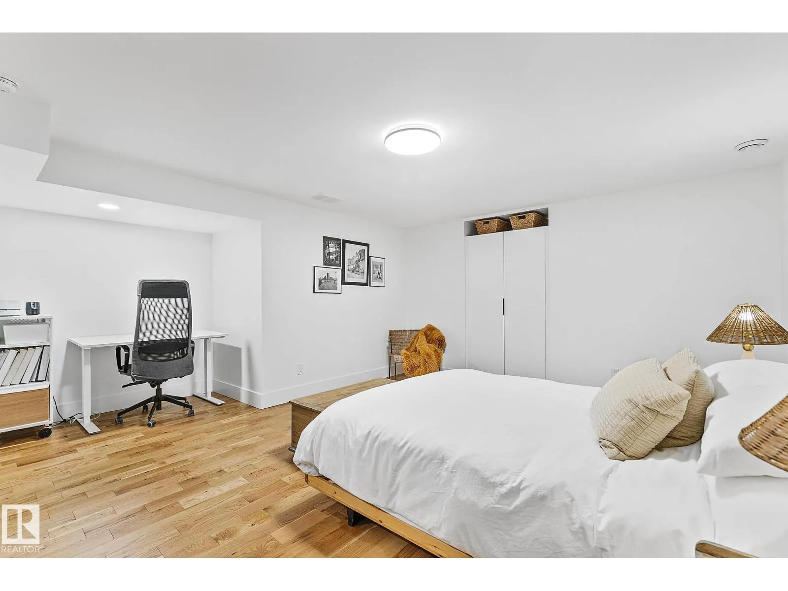 100 WOLF WILLOW CR NW