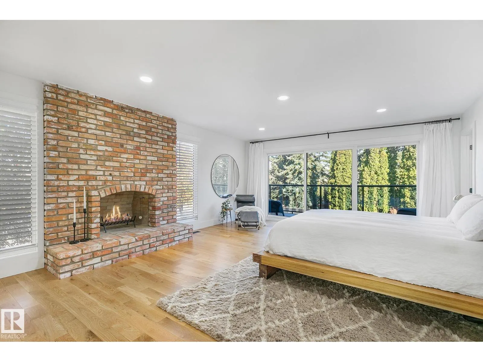 100 WOLF WILLOW CR NW