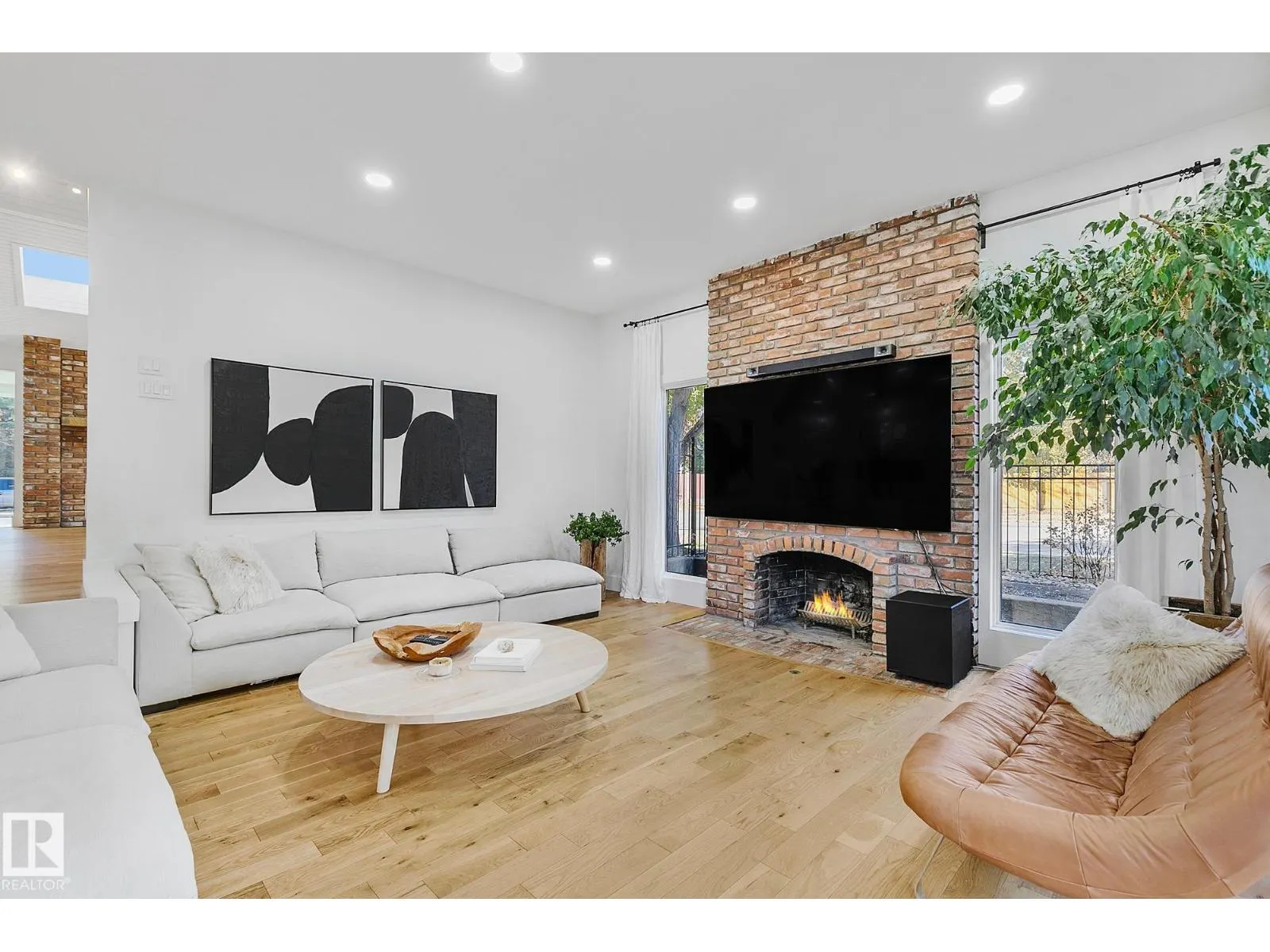 100 WOLF WILLOW CR NW