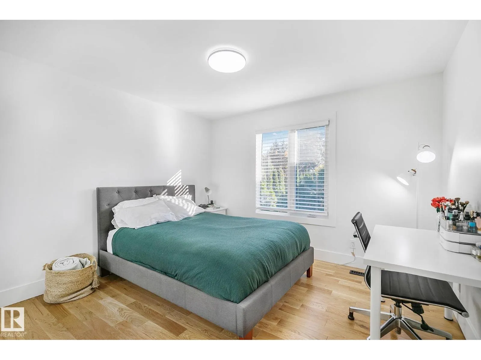 100 WOLF WILLOW CR NW