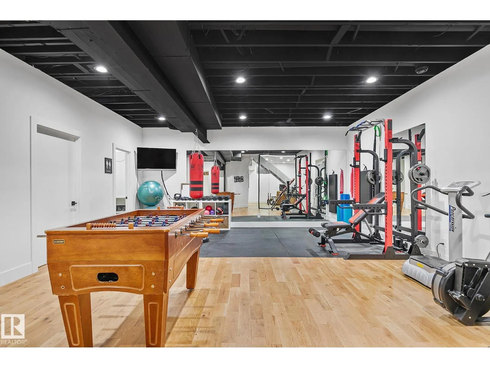 100 WOLF WILLOW CR NW