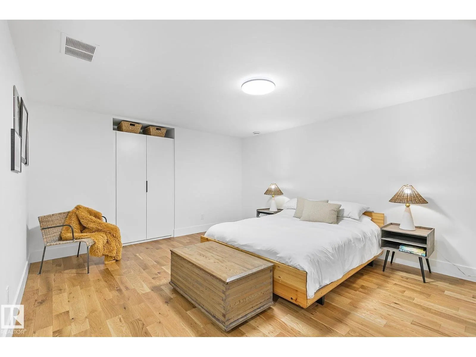 100 WOLF WILLOW CR NW