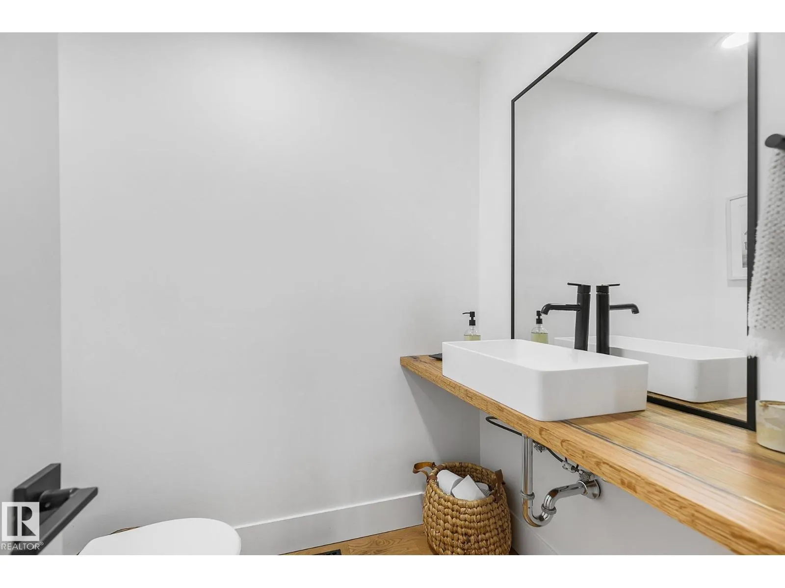 100 WOLF WILLOW CR NW