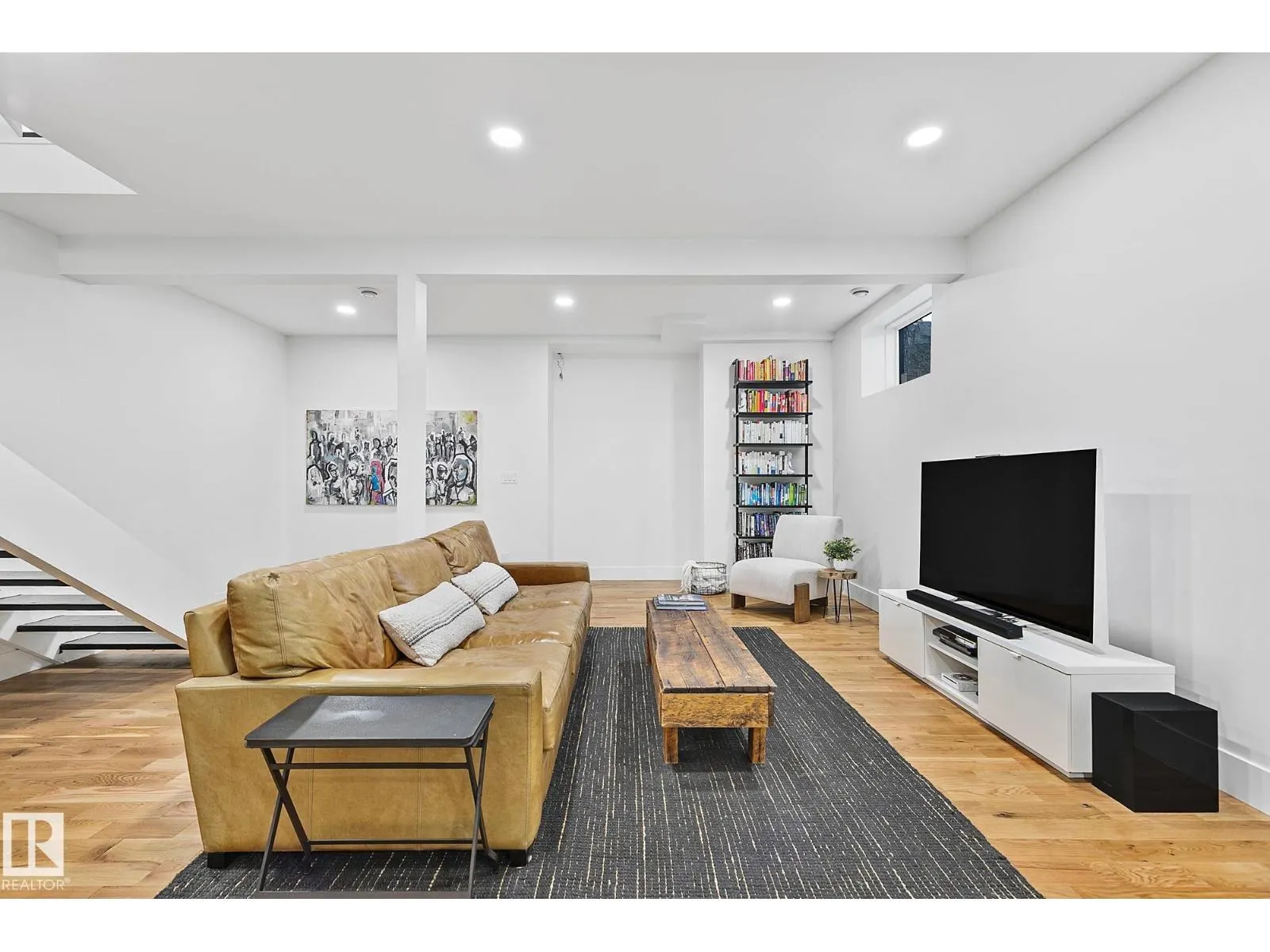 100 WOLF WILLOW CR NW
