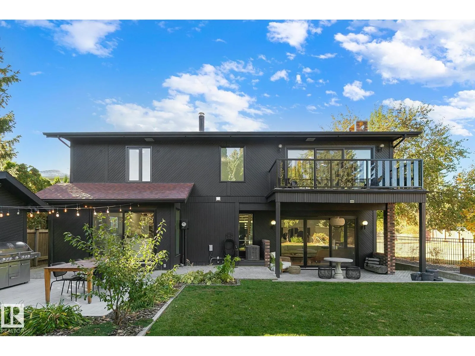 100 WOLF WILLOW CR NW