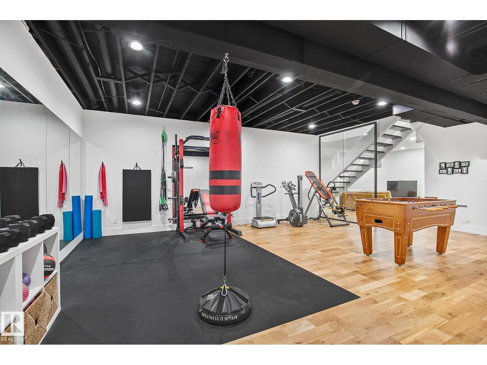 100 WOLF WILLOW CR NW