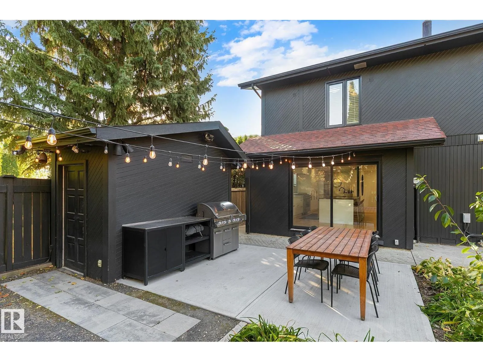 100 WOLF WILLOW CR NW