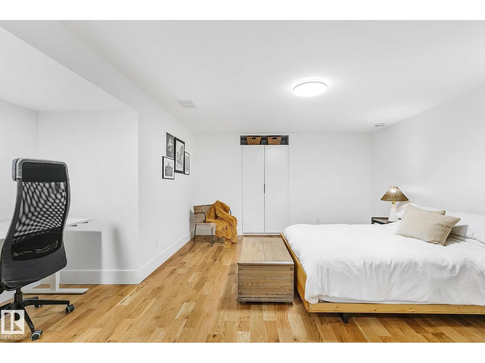 100 WOLF WILLOW CR NW